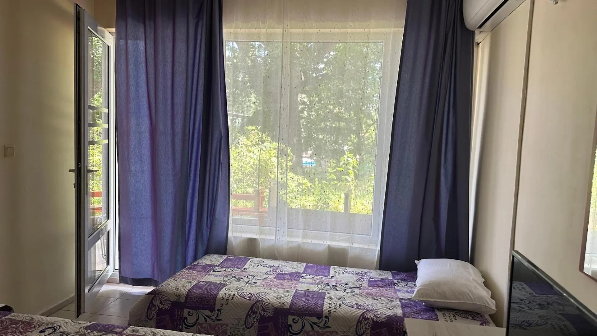 Хотел Рива Golden Sands 2*,